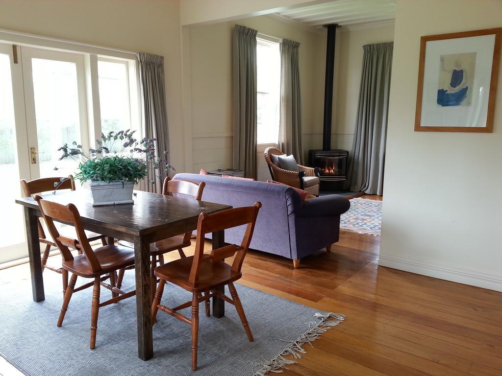 The Vicarage Martinborough 빌라 객실 사진