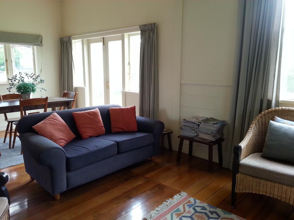 The Vicarage Martinborough 빌라 객실 사진