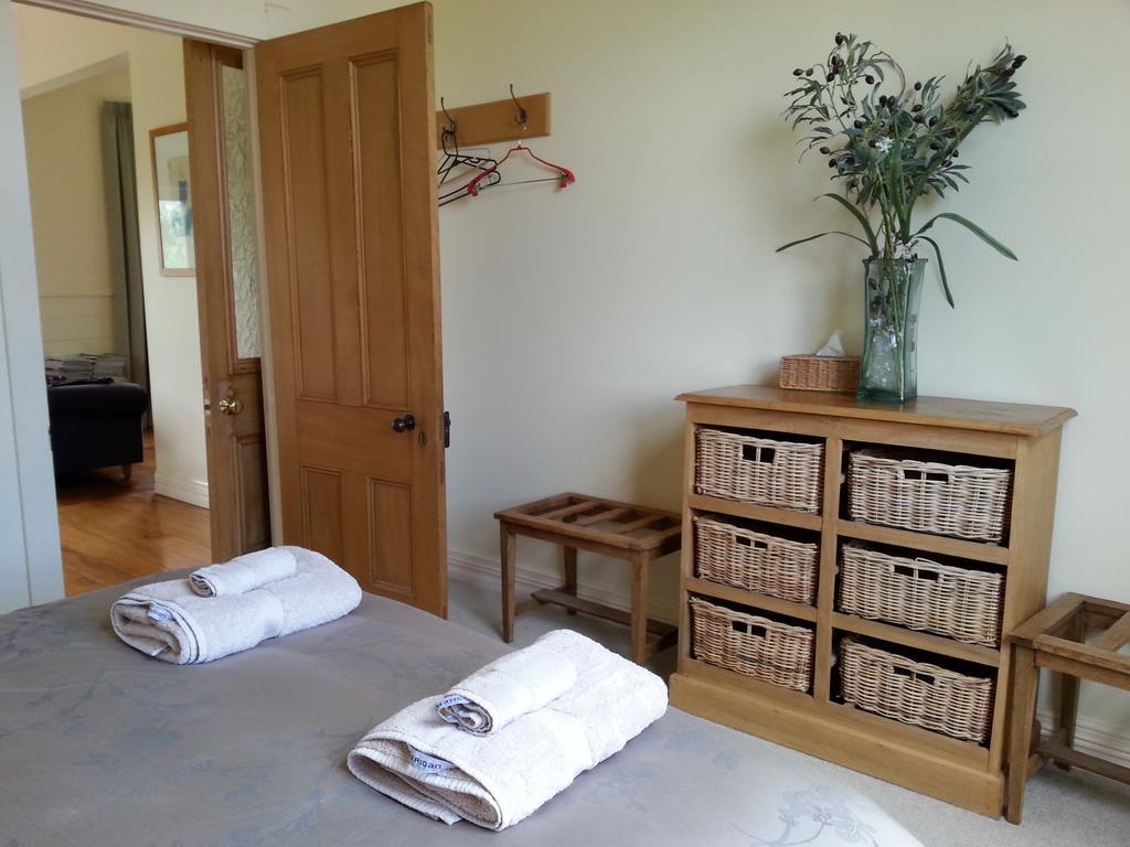 The Vicarage Martinborough 빌라 객실 사진
