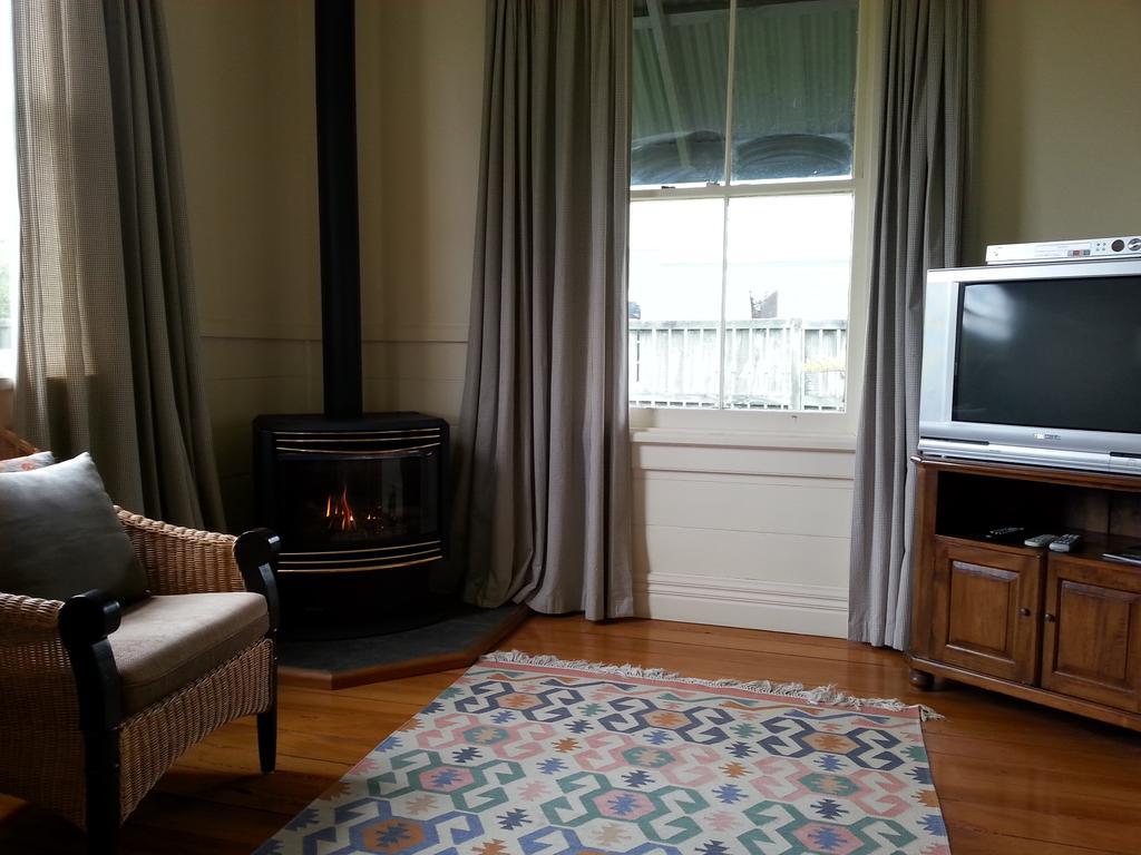 The Vicarage Martinborough 빌라 객실 사진