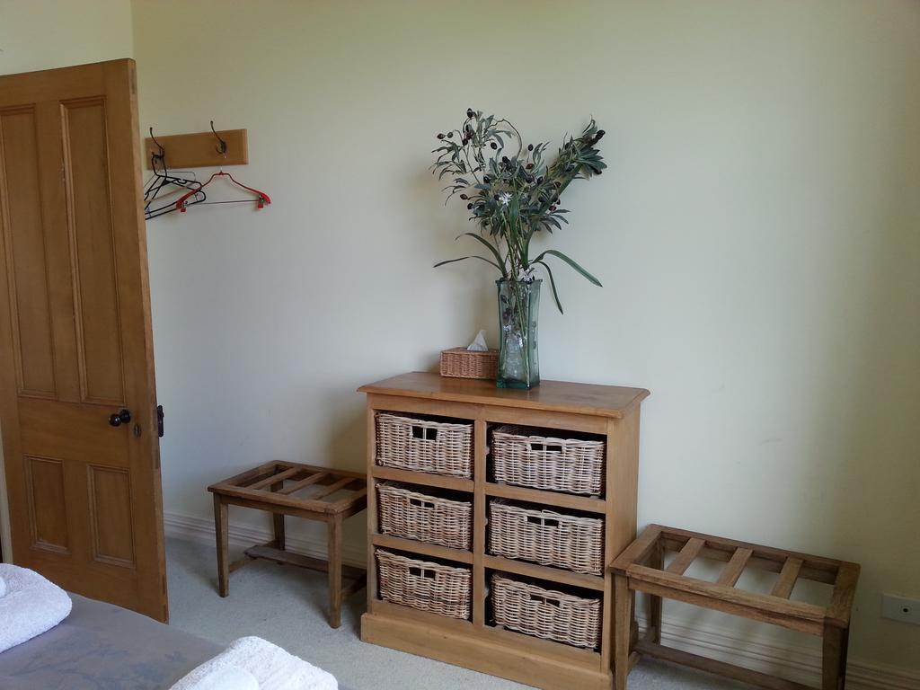 The Vicarage Martinborough 빌라 객실 사진
