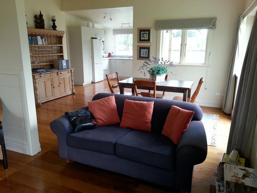 The Vicarage Martinborough 빌라 객실 사진