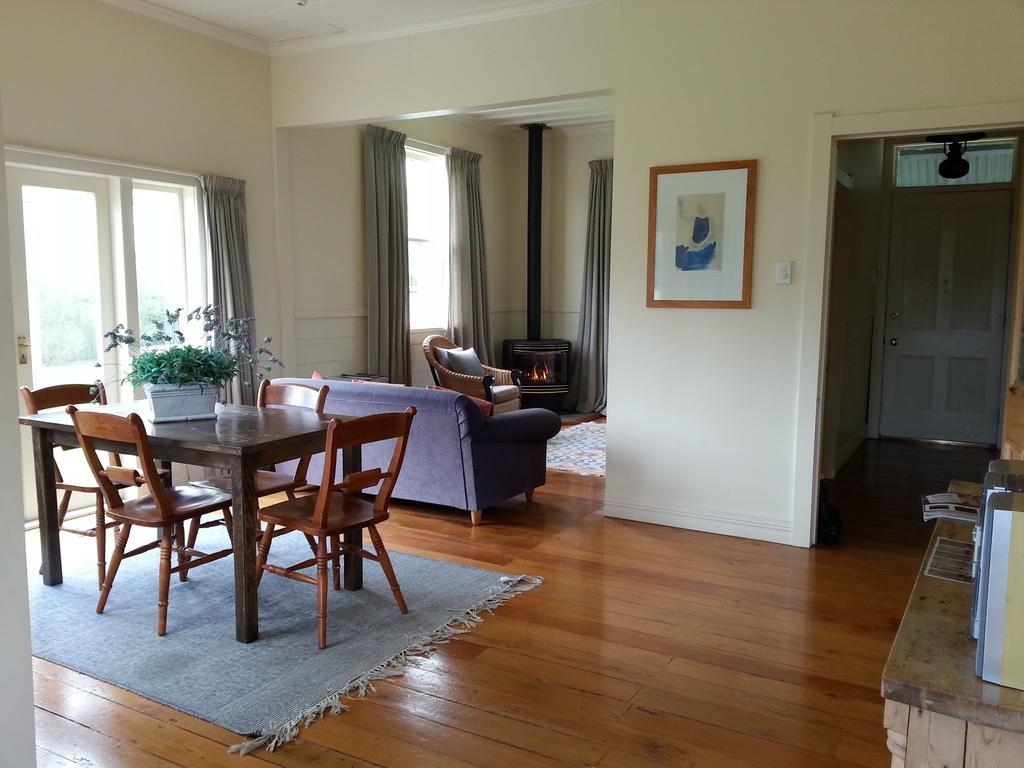 The Vicarage Martinborough 빌라 객실 사진