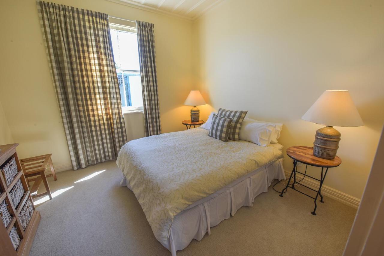 The Vicarage Martinborough 빌라 외부 사진
