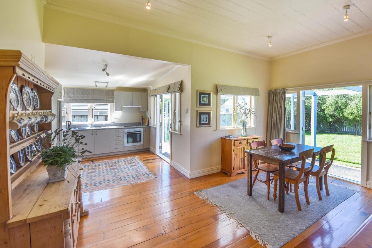 The Vicarage Martinborough 빌라 외부 사진